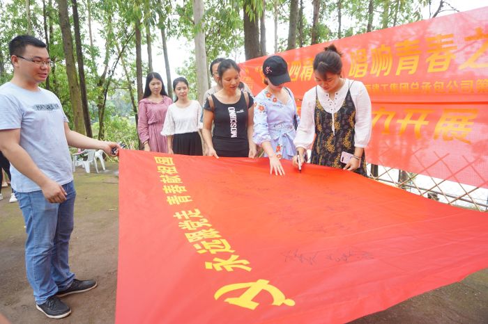 04署名活动现场.jpg
