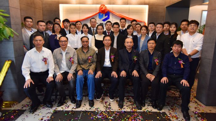 公司辅导与设计院整个成员合影.jpg