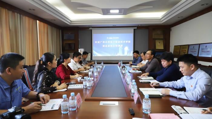 1.2座谈会现场。李立云 摄700.JPG