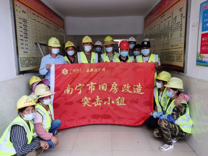 应急施工队部门人员合影.jpg