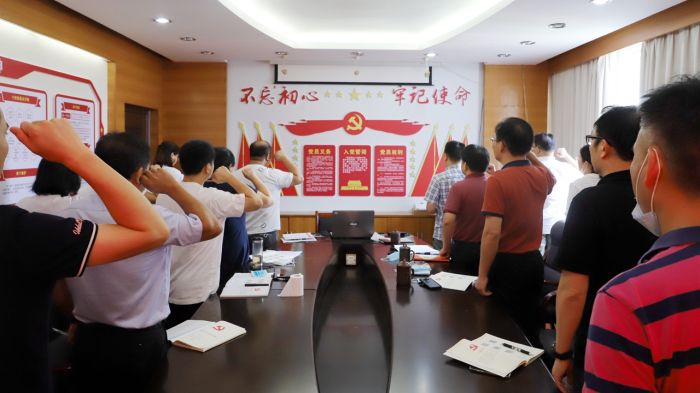 沉温入党誓词。谭龙摄.jpg