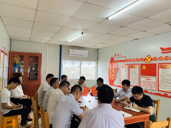 18座谈会现场；畦￡仙.jpg