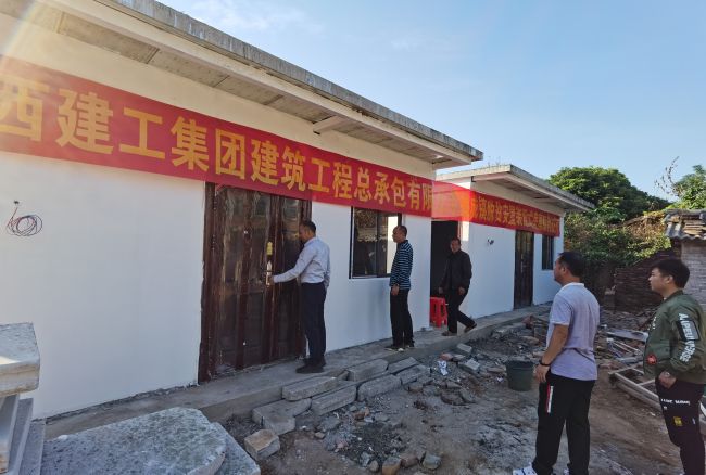 调研组调查现场1。林磊 摄.jpg