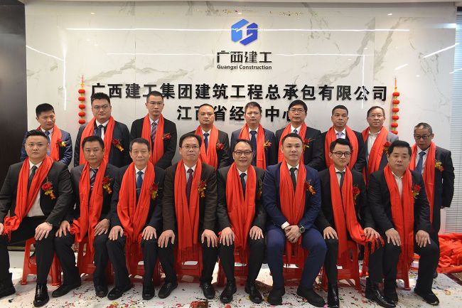 集体合照。关业芳 摄（建图）.jpg