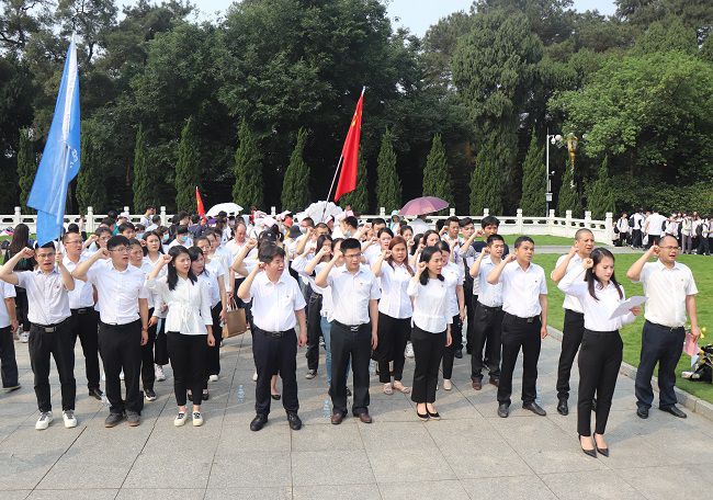 沉温入党誓词。周煜川摄（建图）.jpg