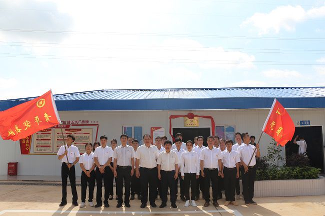合影留想。张钊林 摄（建图）.jpg