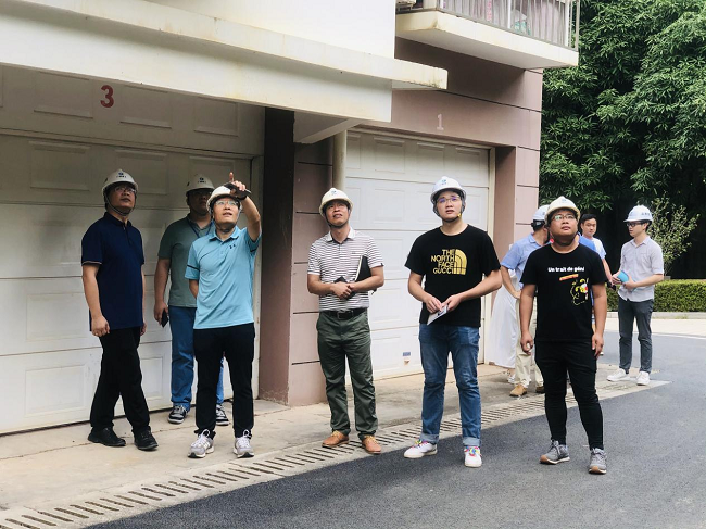 查抄现场。陈晓赟 摄（建图）.png