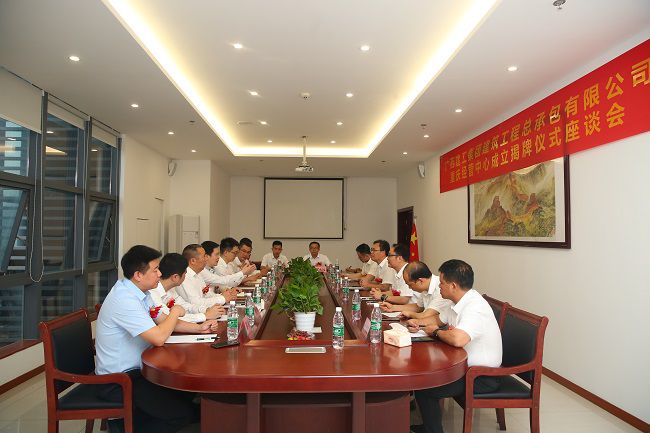 座谈会现场。杨桂峰 摄（建图）.jpg
