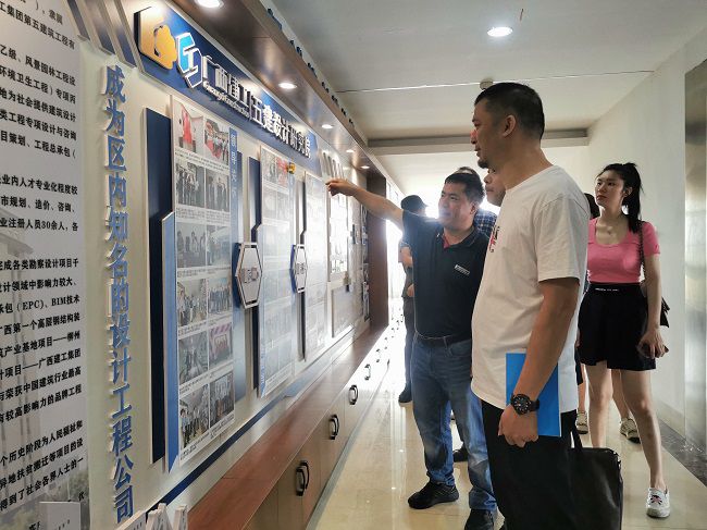 参观文化墙。五建设计钻研院供图（建图）.jpg