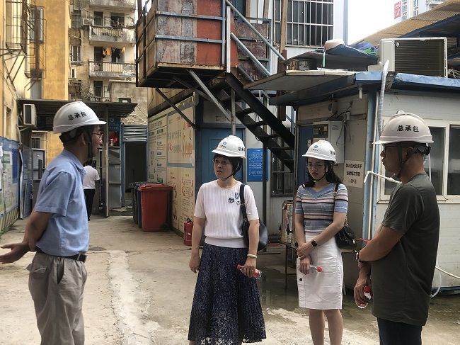 李红梅视察项目现场。商秋劲 摄（建图）.jpg