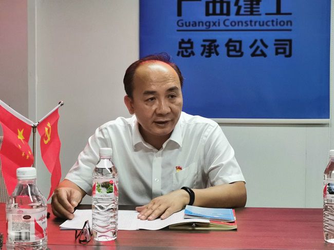 陆烜上党课。王瑾贞 摄（建图）.jpg