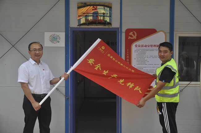 授旗现场。王瑾贞 摄（建图）.jpg