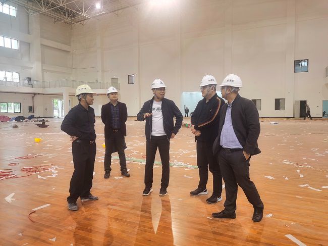 现场领导工作。刘博群 摄（建图）.jpg
