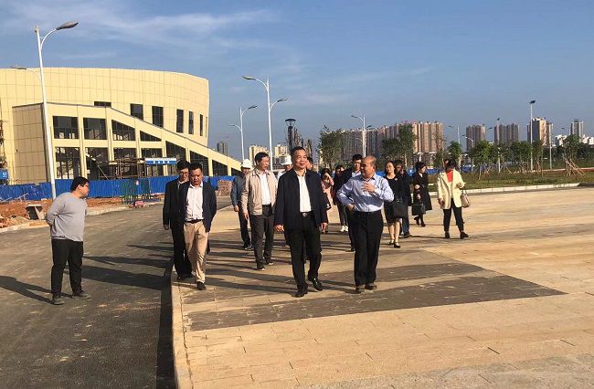 调研现场。何传康 摄（建图）.jpg