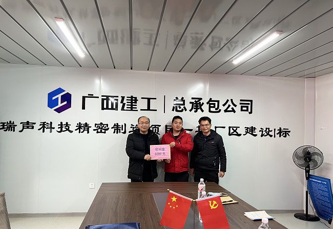 发放慰问金。廖之锭 摄（建图）.jpg