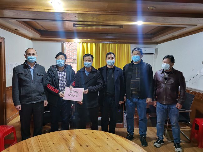 慰问合影。莫光富 摄（建图）.jpg