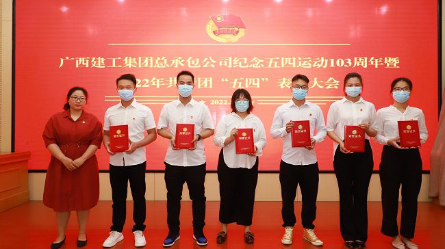 赞美优良团员。李立云 摄（建图）.jpg