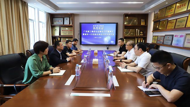 互换会现场。郑诗宝 摄（建）.jpg