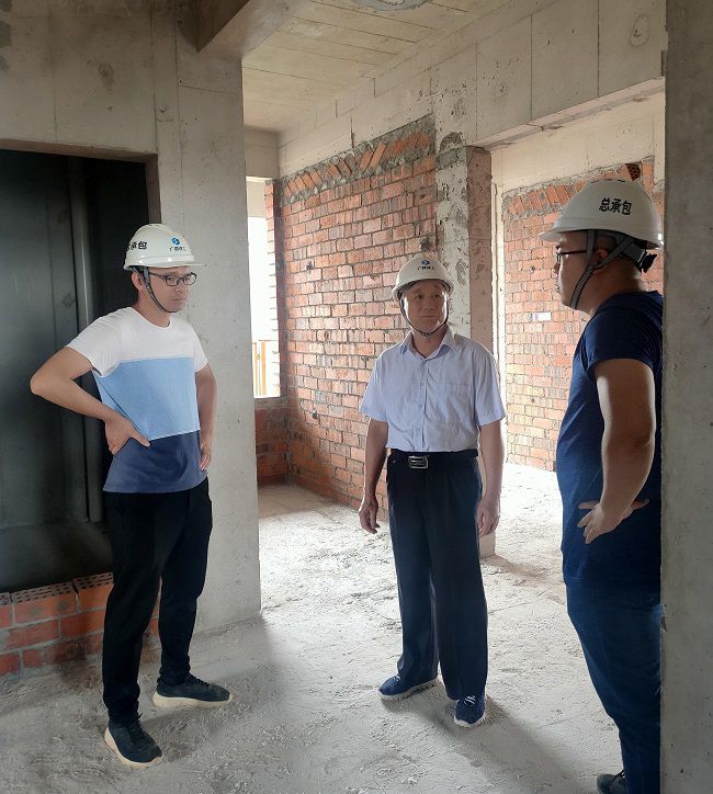 张强到竹塘路项目领导创优工作。胡江 摄（建图）.jpg