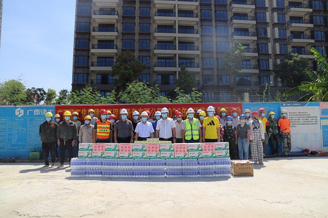 活动合影。杨钰 摄（建图）.jpg