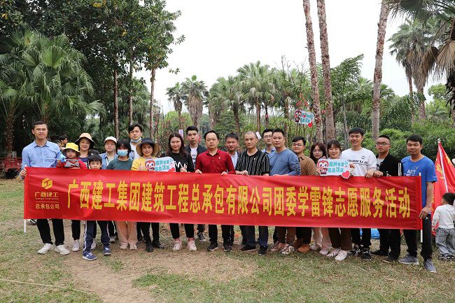 参与活动的职工合影。林成斌 摄（建图）.jpg