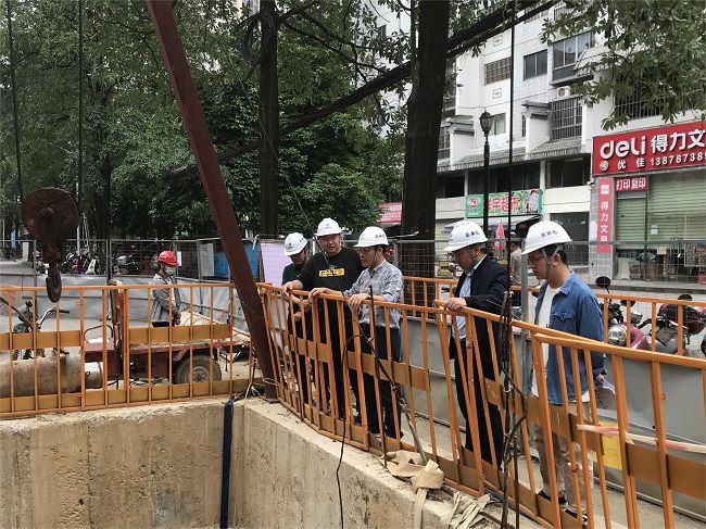 查抄现场。韦吉亮 摄（建图）.jpg