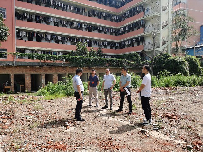 调研现场。卢芳 摄（建图）.jpg