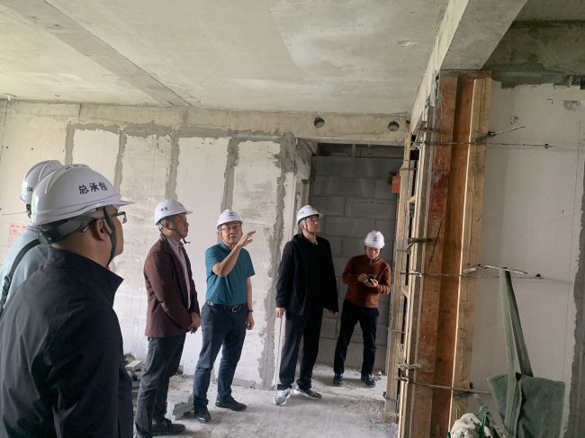 现场领导。罗庆博 摄（建图）.jpg
