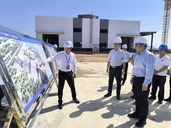 蓝海鹏在项目现场。江家兵摄（建图） (1).jpg