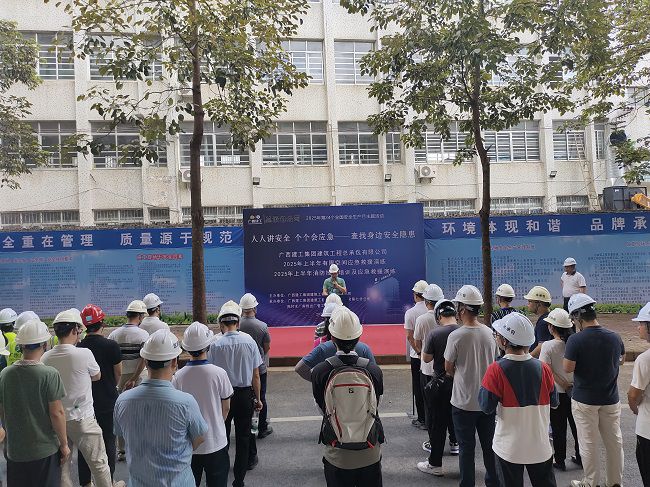 莫志元做演练带头和颁发演练起头；票ι 摄（建图）.jpg